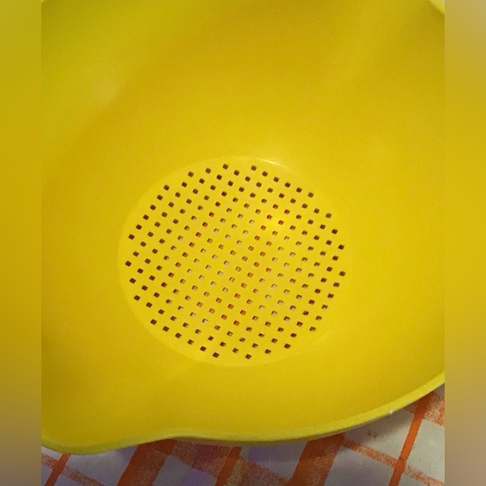 Vintage Tupperware Colander - Picture 6 of 7